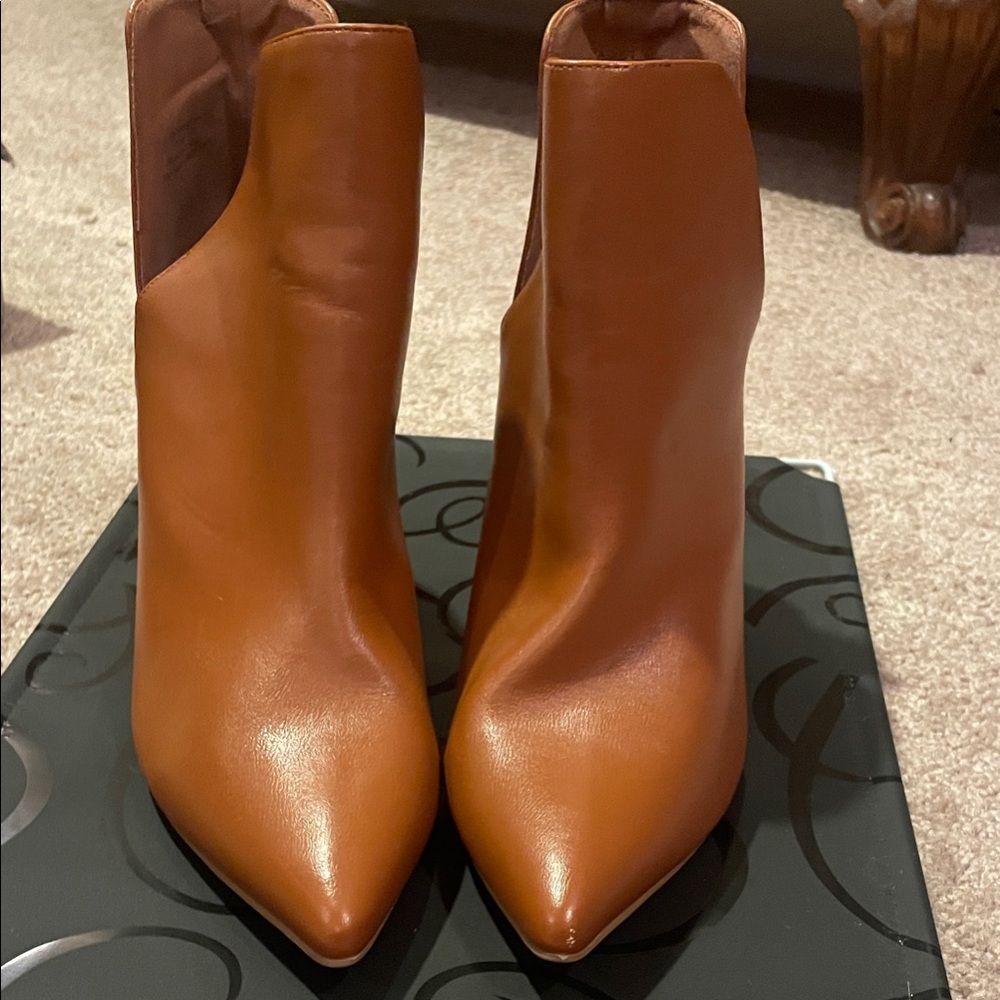 #17 Tru Comfort Foam Elegant Brown Ankle Boots NWOT has been tried on
